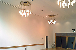 Grosser Saal Franziskus, Akkustikdecken und Wände gestrichen