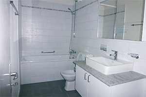Badezimmer nach der Malerarbeit